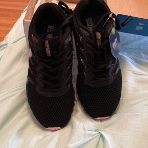 K-Swiss Women's Black Athletic Shoes with Pink Highlights 7.5 extra wide